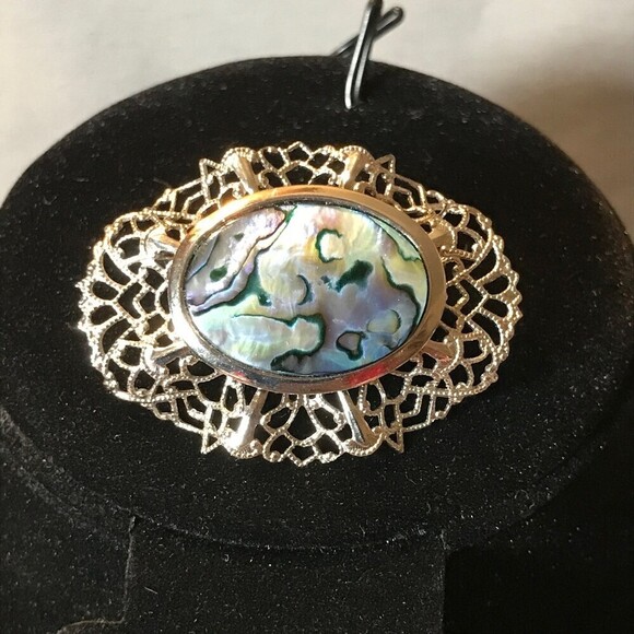 Silver Tone Mother of Pearl Brooch - Picture 1 of 3